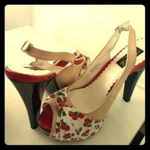 Pin Up Couture Size 7 Slingbacks Bnwt